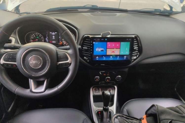 Used  Compass 2017 200T Automatic Enjoyment Version
