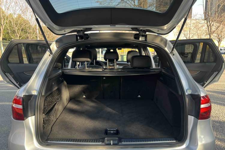 Used Mercedes-Benz GLC 2016 GLC 300 4MATIC Dynamic Model
