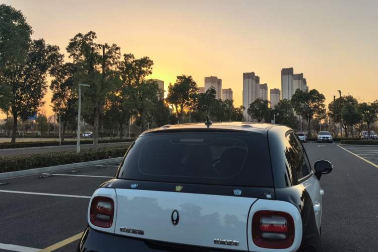 Used ORA Black Cat 2021 351 km Standard Version
