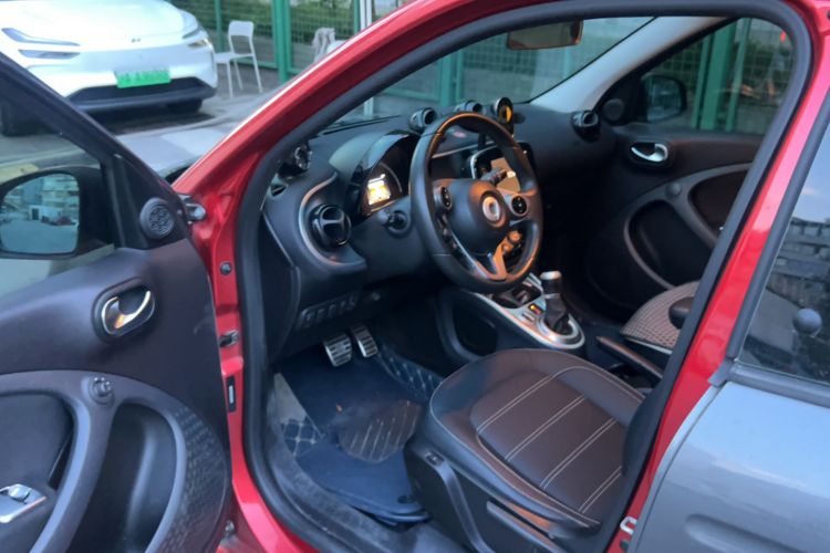 Used  forfour 2016 0.9T 66 kW Pioneer Edition
