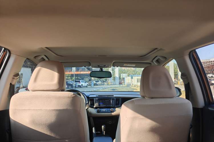 Used Toyota RAV4 2015 2.0L CVT Two-Wheel Drive Fashion Edition