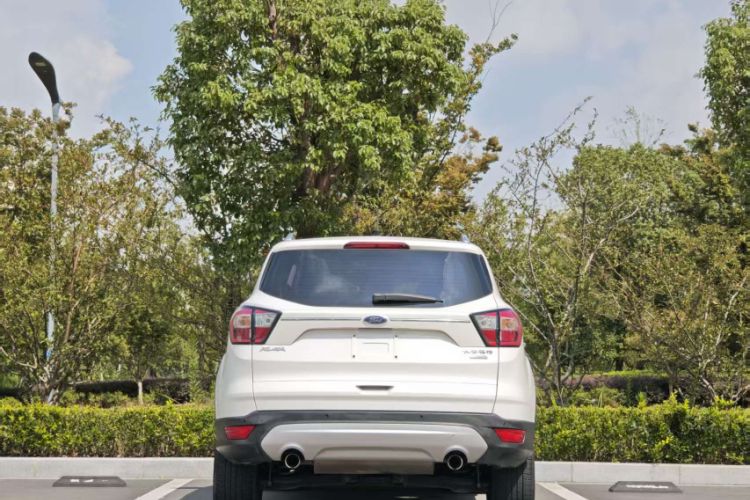 Used Ford Kuga 2017 EcoBoost 180 Two-Wheel-Drive Platinum Edition
