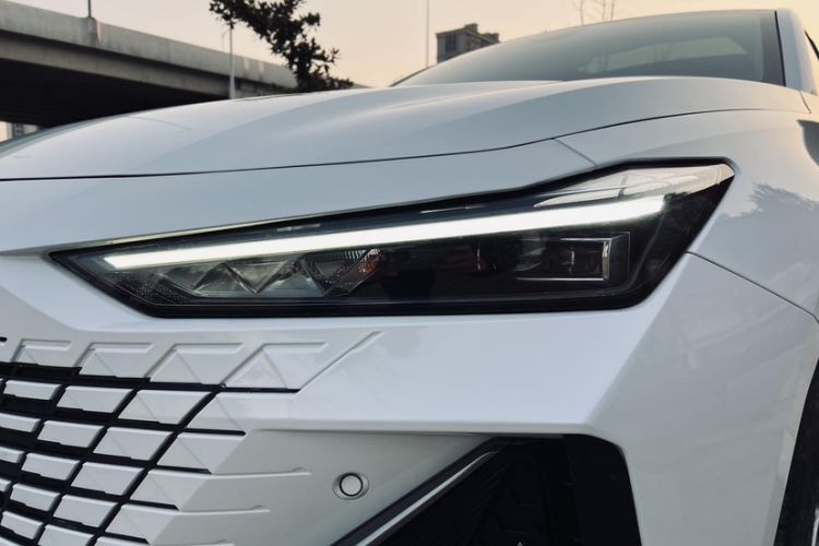 Used Changan UNI-V 2023 1.5T Prestige Model
