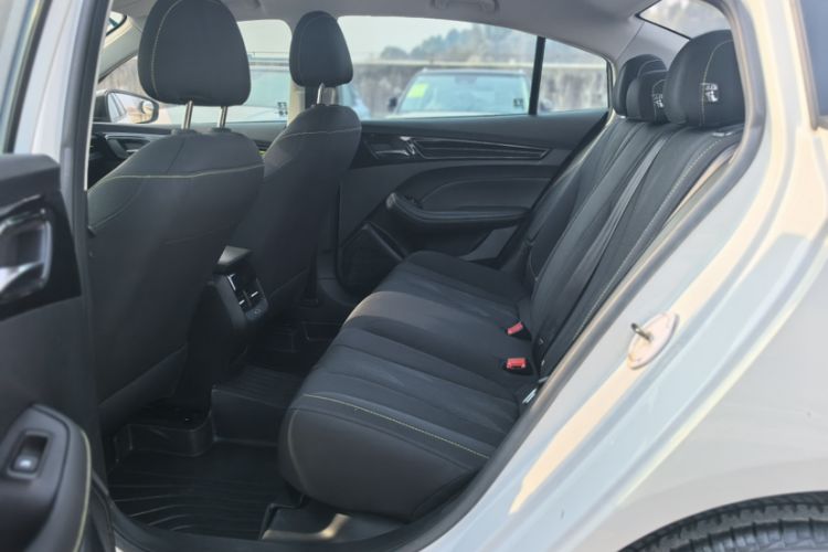 Used Roewe i5 2021 1.5L Manual Platinum Edition
