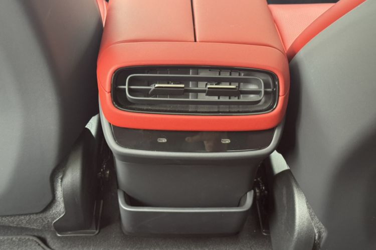 Used  SU7 2024 Four-Wheel Drive Ultra-Long Range Advanced Intelligent Driving Max Edition
