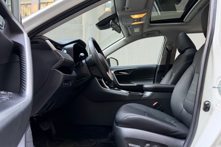 Used Toyota RAV4 2022 Dual-Engine 2.5L E-CVT Two-Wheel Drive Elite Edition
