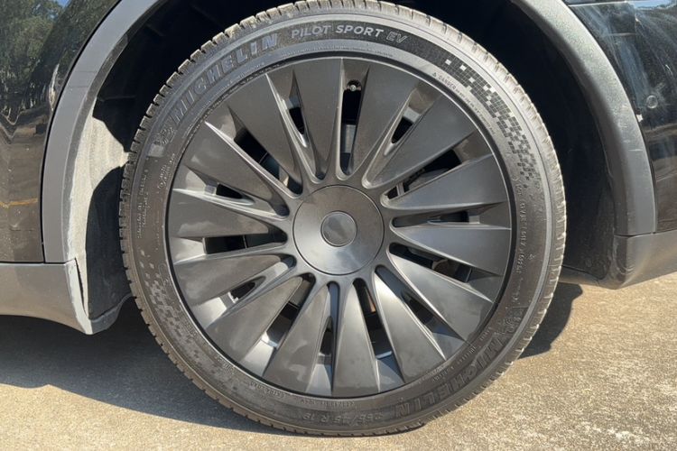 Used Tesla Model Y 2022 Long-Range All-Wheel-Drive Version
