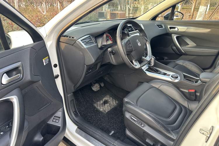 Used  6 2016 1.6T Luxury Edition THP160
