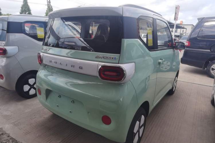Used Wuling Hongguang MINIEV 2024 3rd Generation 215km Advanced Version
