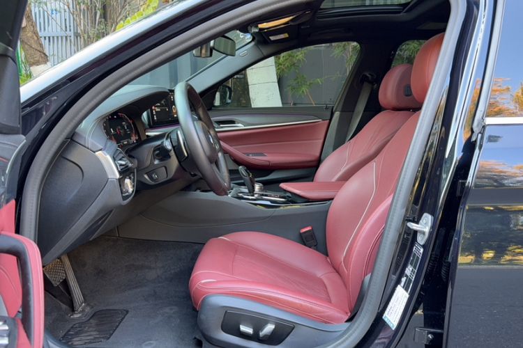 Used BMW 5 Series 2022 Second Facelift 530Li Leading Edition M Sport Package
