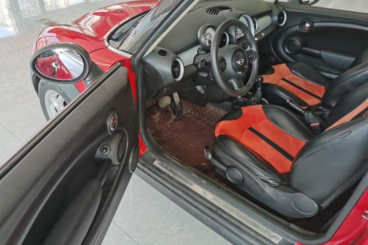 Used  Clubman 2011 1.6L COOPER Fun
