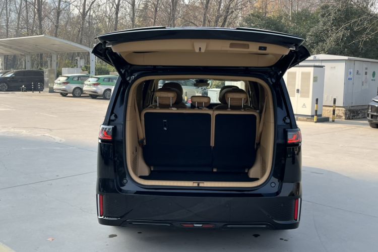 Used VOYAH Dream 2025 PHEV Four-Wheel Drive Prestige Kunpeng Edition
