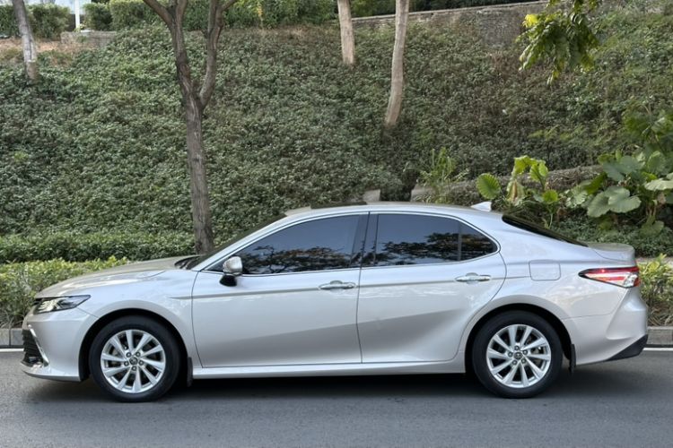 Used Toyota Camry 2021 2.0G Luxury Edition
