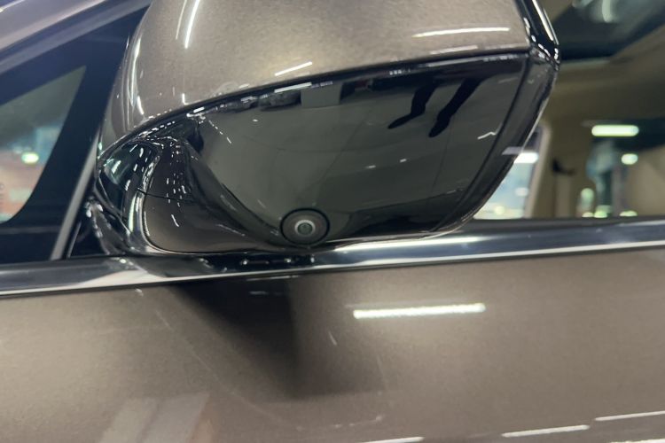 Used Buick GL8 2023 Facelifted Land Cruiser Executive Luxury Version
