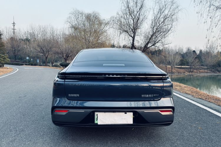 Used  Galaxy 8 2025 130km EM-i Deluxe Edition
