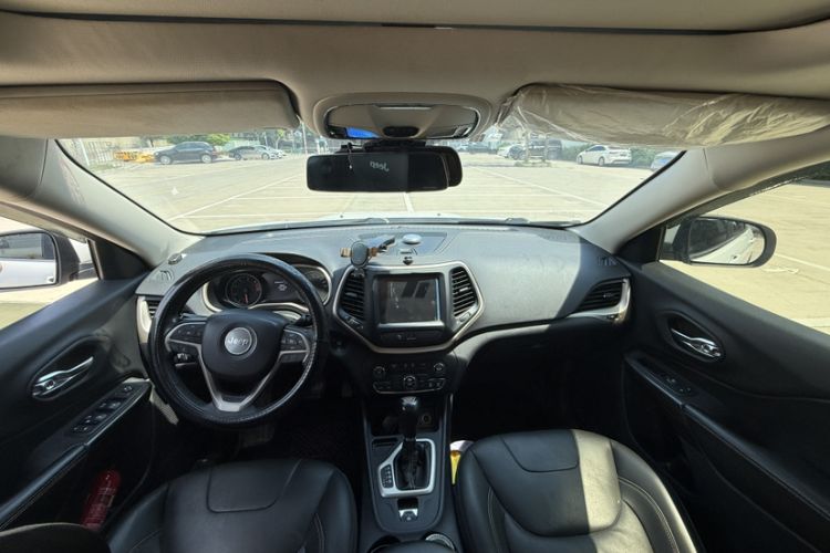 Used  Cherokee 2017 2.0L Superior Edition
