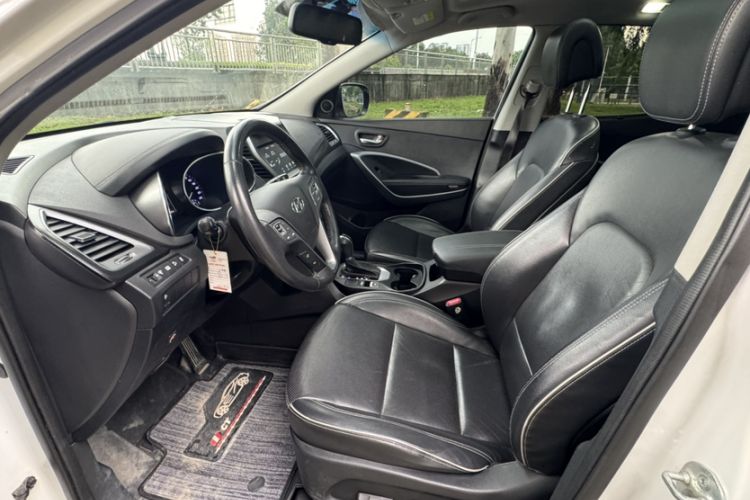 Used Hyundai Santa Fe 2017 2.4L Automatic Two-Wheel Drive Smart Version 5 Seats
