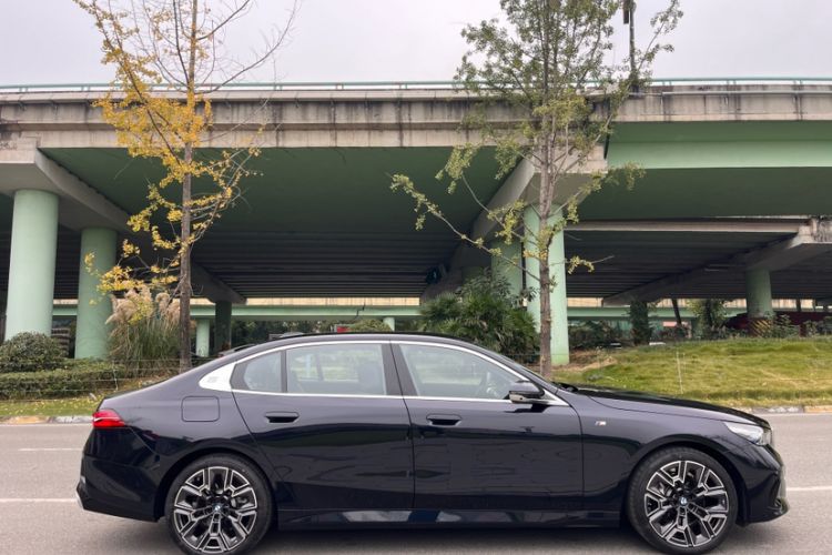 Used BMW 5 Series 2025 530Li Luxury Edition M Sport Package
