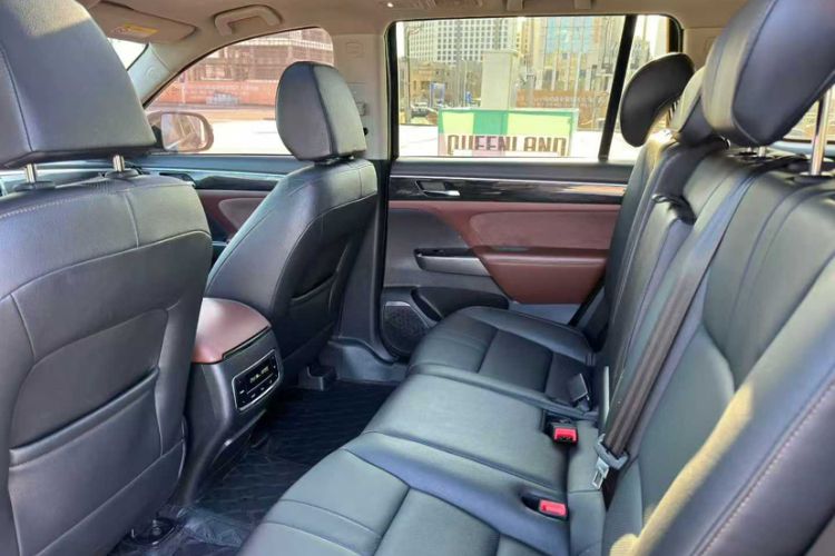 Used GAC Trumpchi GS8 2017 320T Two-Wheel Drive Luxury Smart Connectivity Version (7 Seats)
