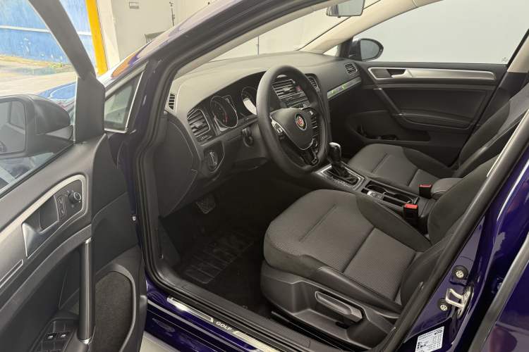 Used Volkswagen Golf 2018 230TSI Automatic Comfort Model
