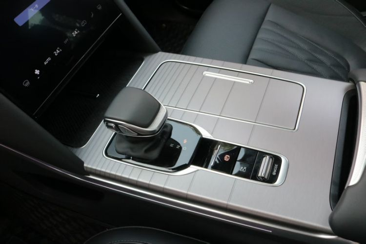 Used Hongqi HS7 PHEV 2024 2.0T PHEV Four-Wheel Drive Flagship Edition 6 Seats
