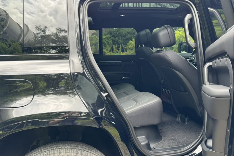 Used Land Rover Defender 2025 110 3.0T P400 – Dynamic HSE
