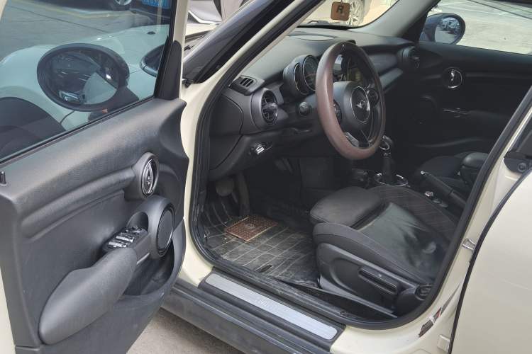 Used  MINI 2016 1.5T COOPER Five-Door Edition
