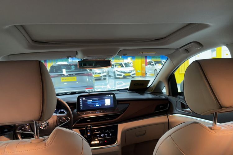 Used Buick GL8 2023 Land Executive Class 652T Luxury Model
