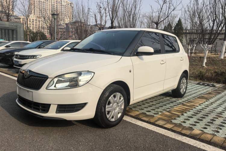 Used Skoda Fabia 2014 1.4L Manual Crystal Edition
