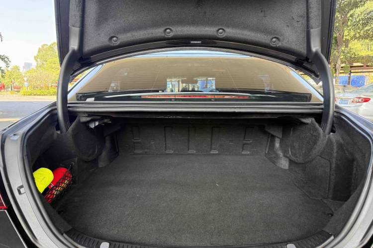 Used Mercedes-Benz E-Class New Energy 2023 E 350 e L Plug-in Hybrid Sports Sedan