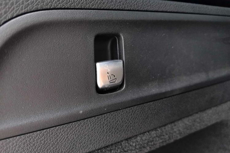 Used Mercedes-Benz GLC 2018 GLC 260 4MATIC Luxury Model
