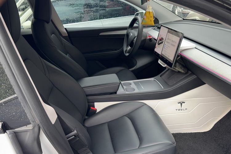 Used Tesla Model Y 2023 Rear-Wheel-Drive Version
