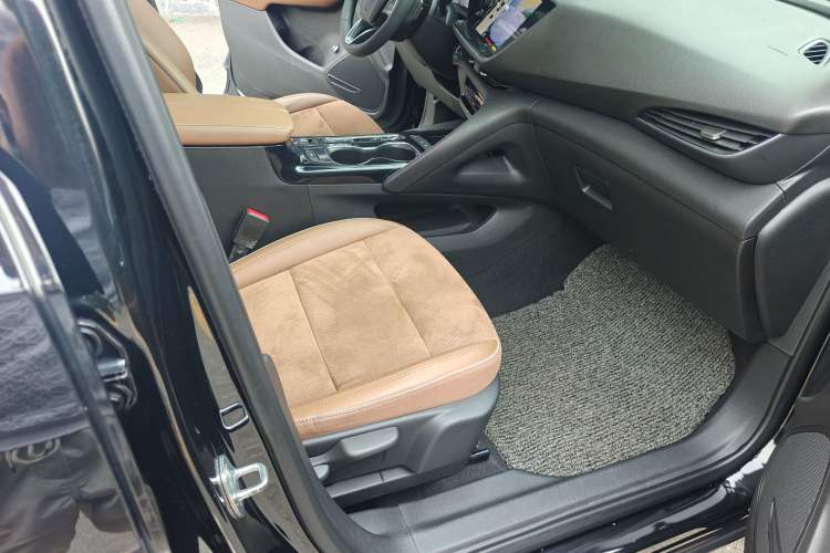 Used Buick Envision 2020 Encore S 652T Two-Wheel Drive Luxury Model
