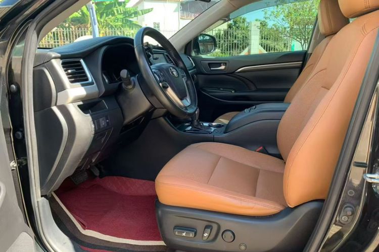 Used Toyota Highlander 2018 2.0T Four-Wheel Drive Knight Edition 7 Seats China VI Standard
