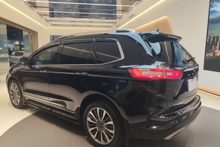 Used Ford Edge 2021 PLUS EcoBoost 245 Two-Wheel-Drive Titanium 7-Seater
