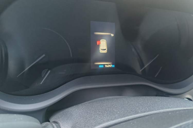 Used Toyota Sienna 2023 2.5L Hybrid Deluxe Edition