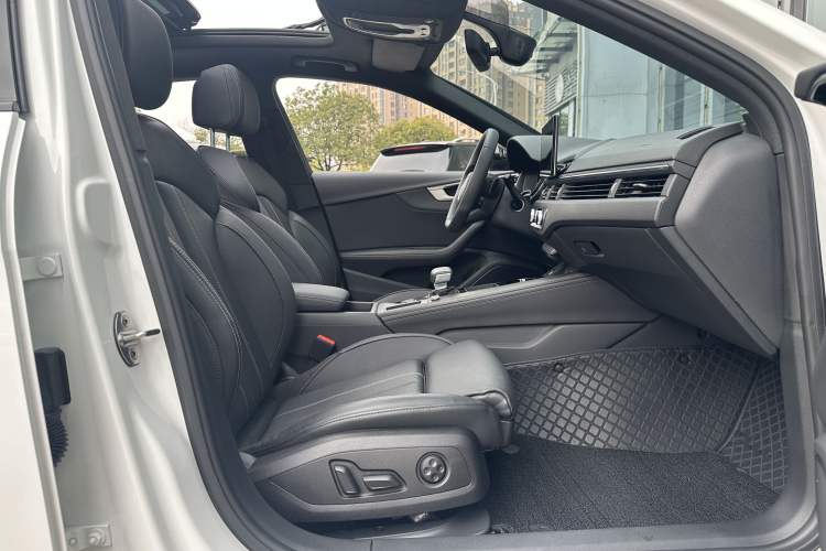 Used Audi A4L 2023 40 TFSI Luxury Dynamic Model
