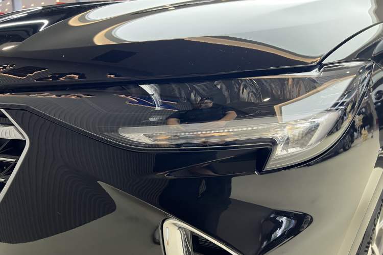 Used Buick Envision 2022 Encore S 552T Two-Wheel Drive Elite Model
