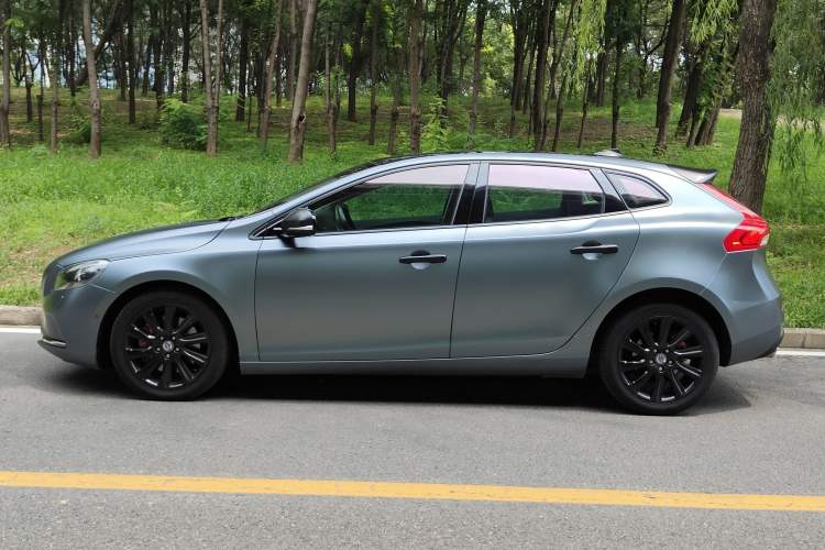 Used Volvo V40 2014 2.0T Zhiya Edition
