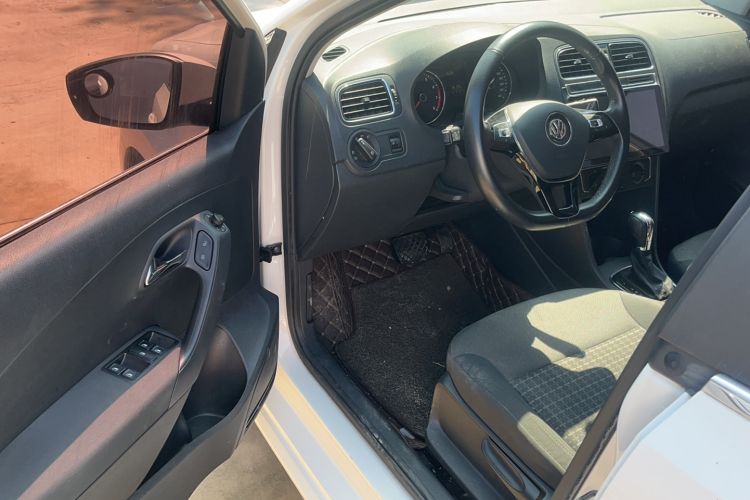 Used Volkswagen Polo 2016 1.6L Automatic Comfort Model
