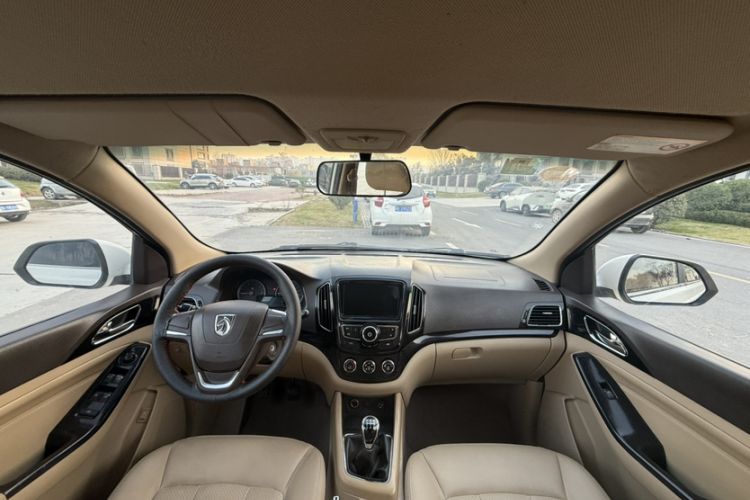 Used Baojun 730 2014 1.5L manual Comfort version 7 seats
