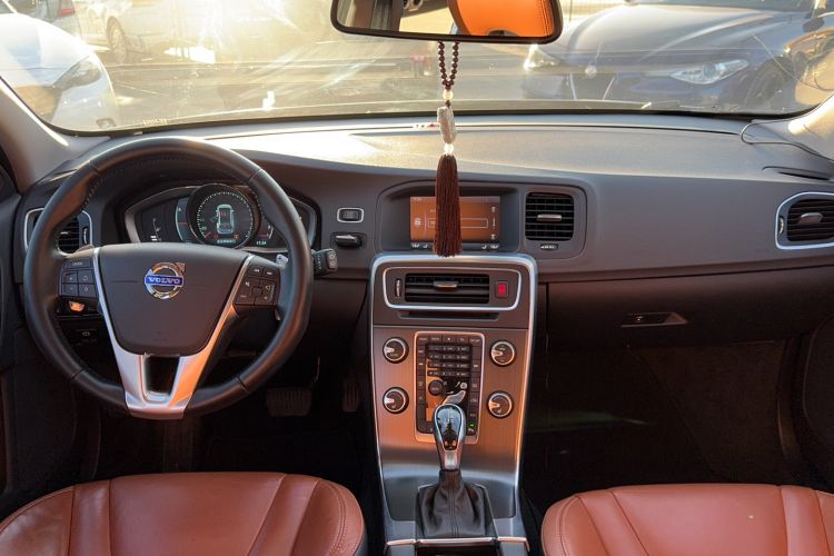 Used Volvo V60 2014 Restyled T5 Zhiya Edition
