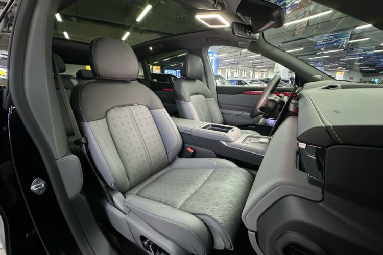 Used Zeekr 7X 2025 100 kWh Long-Range Rear-Wheel Drive with Intelligent Driving Features
