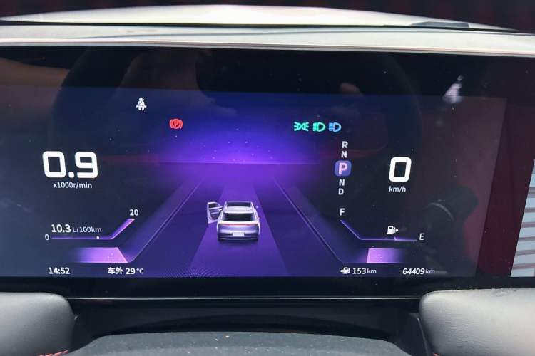 Used Venucia V 2022 260T Black Horse Edition · Idol
