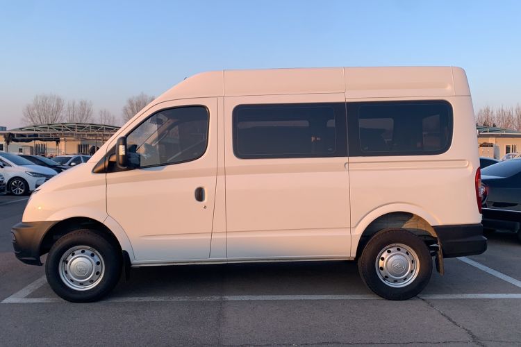 Used SAIC MAXUS Xintu V80 2019 2.5T Classic Edition 6-Speed Manual – Aoyuntong Modified Version Short Wheelbase Mid-Height Roof 5/6 Seats