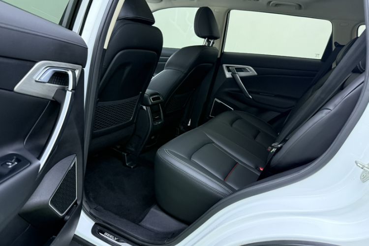 Used Geely Auto Emgrand X7 Sport 2018 1.8TD Automatic Two-Wheel Drive Smart Connect 4G Internet Edition
