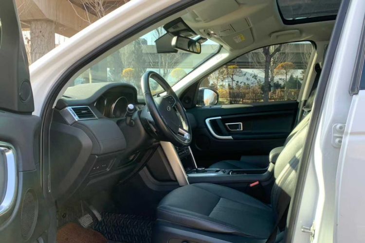 Used Land Rover Discovery Sport 2019 240 PS SE Version China VI Standard
