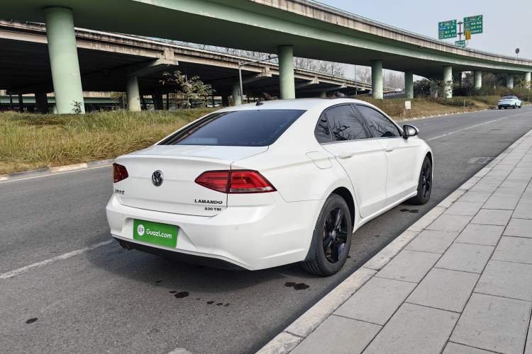 Used Volkswagen Lamando 2017 230TSI DSG Fashion Edition
