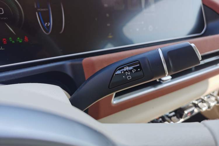 Used ORA Good Cat 2023 401 km Standard Range Premium Version Lithium Iron Phosphate
