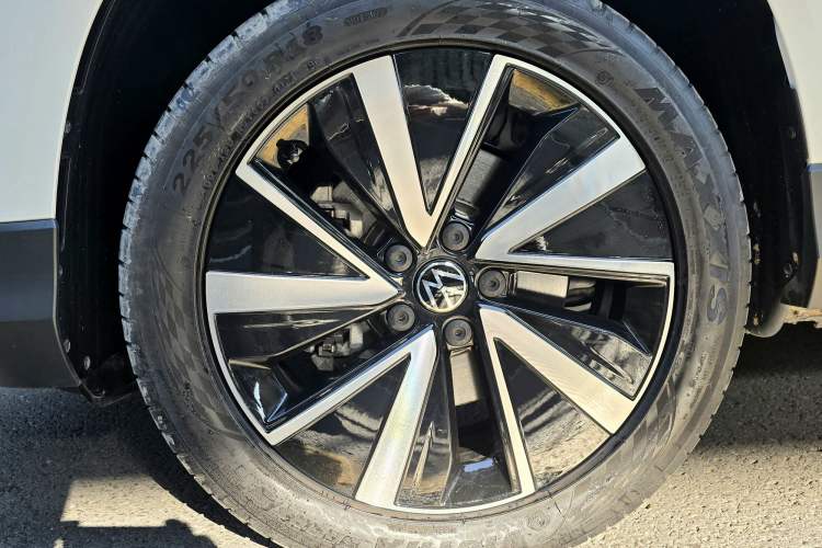 Used Volkswagen Tharu 2024 300TSI Two-Wheel-Drive Moonlight Edition
